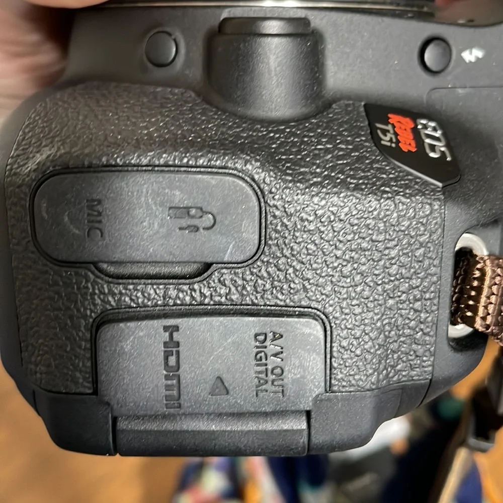 Canon EOS Rebel T5i DSLR